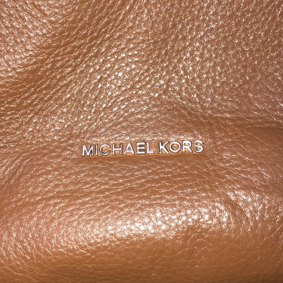 Michael Kors Purse (barely ever used— like new) - Picture 4 of 6